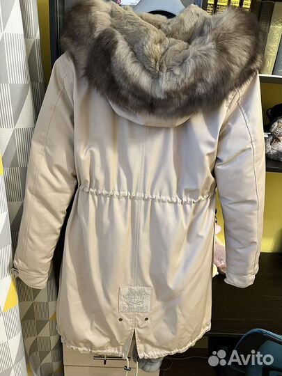 Парка с мехом новая