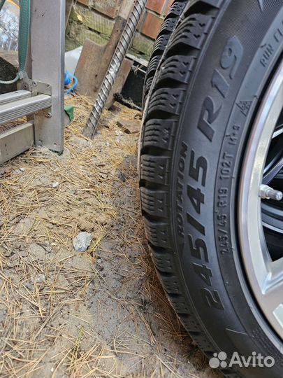 Pirelli Ice Zero 245/45 R19 102T