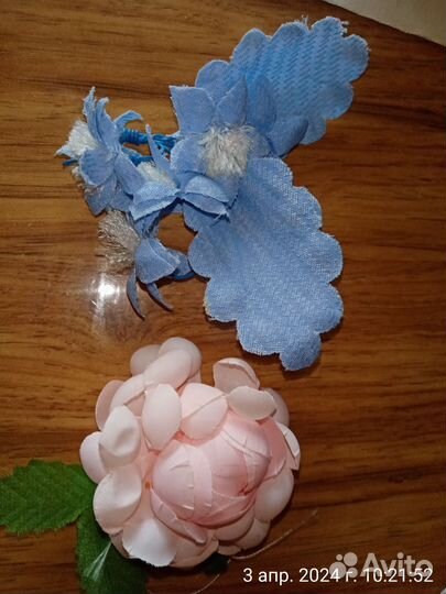 Украшение на платье цветок