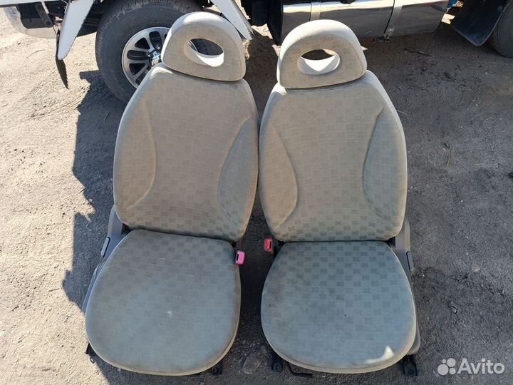 Сиденья Nissan March