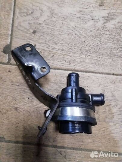 Водяная помпа Volkswagen Touareg 2006 7L6121079A