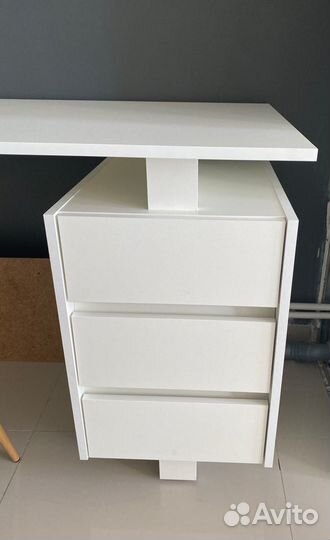 Письменный школьный стол Рио белый