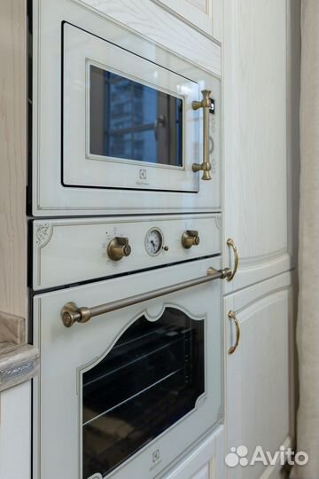 Кухня прямая в потолок