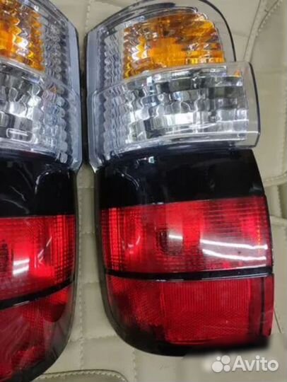 Задний фонарь hiace106