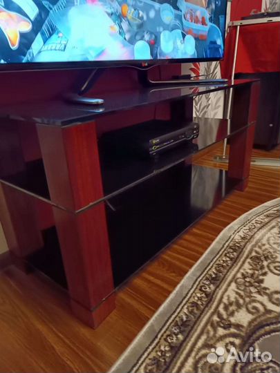 Стеклянная тумба