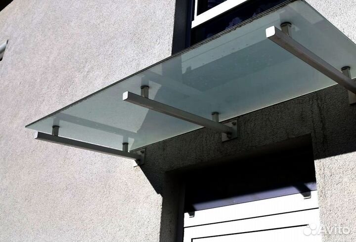 Козырек над крыльцом