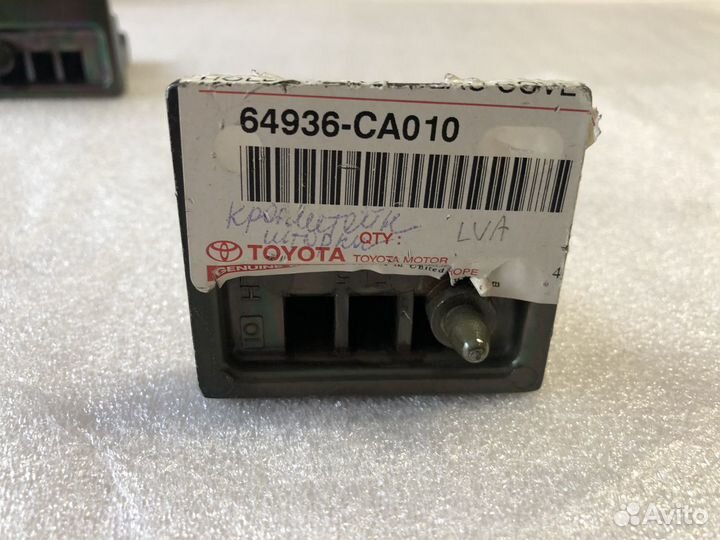 Кронштейн шторки лев toyota Avensis T250 2003-2009