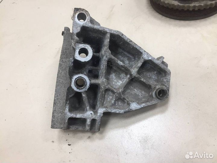Кронштейн двигателя LADA 2112