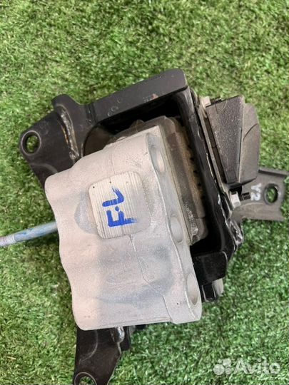 Подушка двигателя передняя левая Toyota Prius