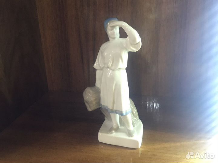 Статуэтка колхозница