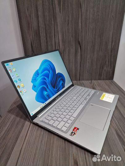 Очень мощный ультрабук Asus