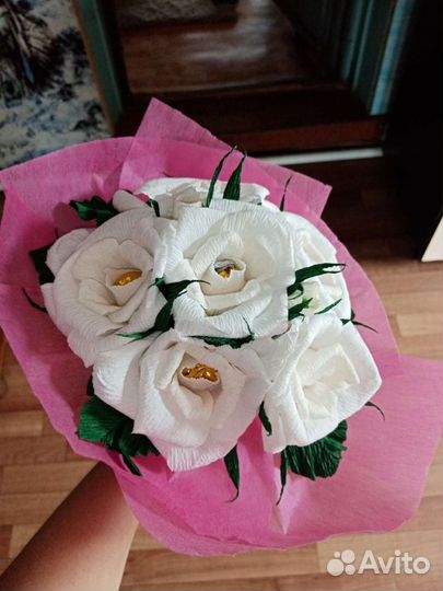 Изготовление цветов с конфетами, оформление букето