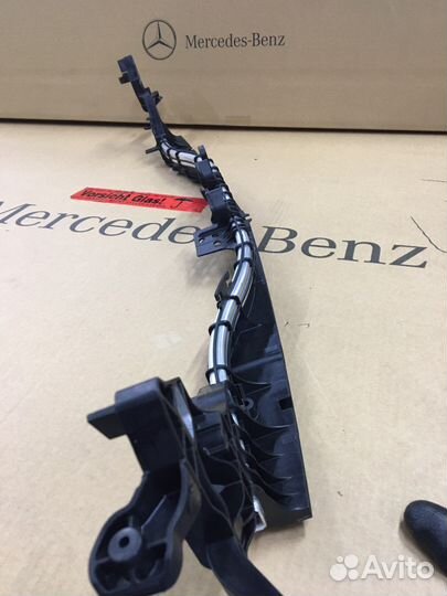 Кронштейн радиатора Mercedes W213
