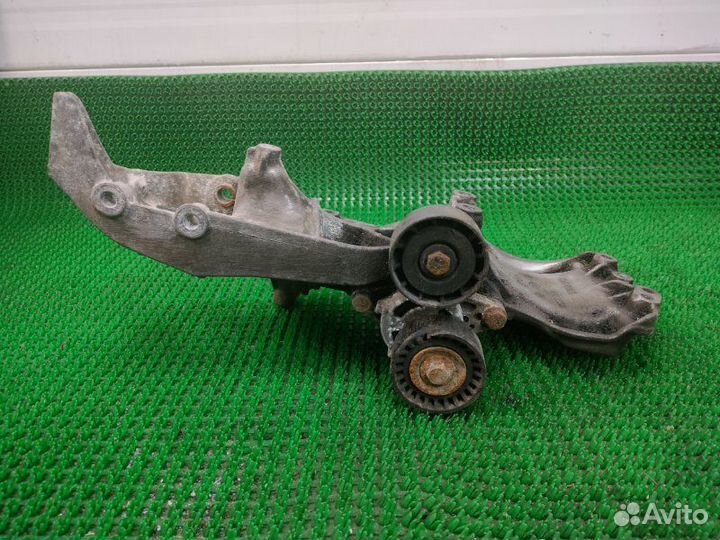 Кронштейн генератора Renault Logan 1 K7M 2012