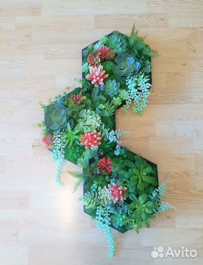 Настенная композиция из искусственных суккулентов