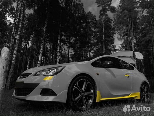 Накладки на пороги GT на Opel Astra J GTC