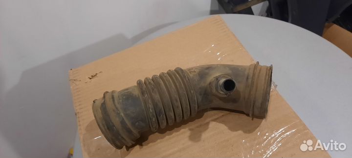 Патрубок воздуш. фильтра Toyota Corolla E150/2006