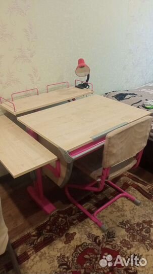 Письменный стол, стул для школьницы