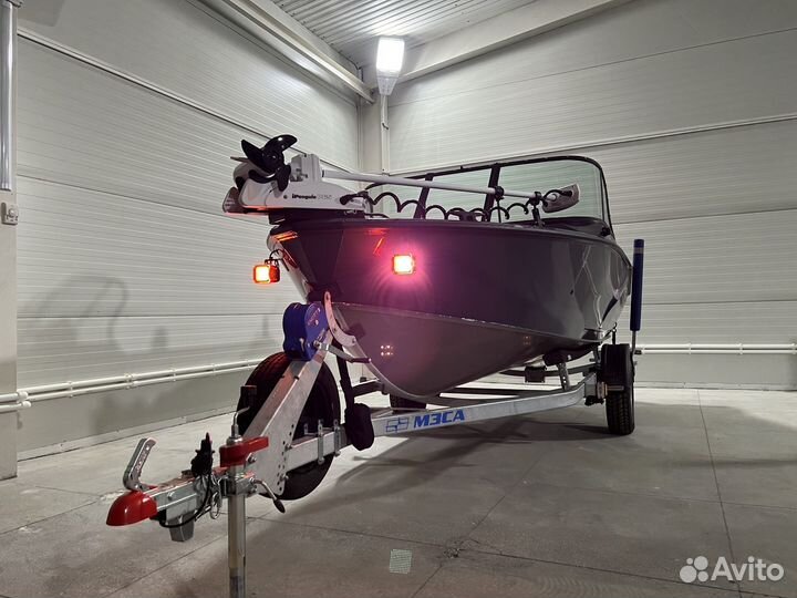 Windboat 4.6 dcx + yamaha f60