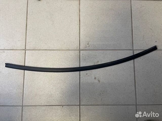 Уплотнительная резинка боковой двери передняя