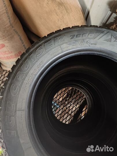 Bridgestone Ice Cruiser 7000 205/60 R16