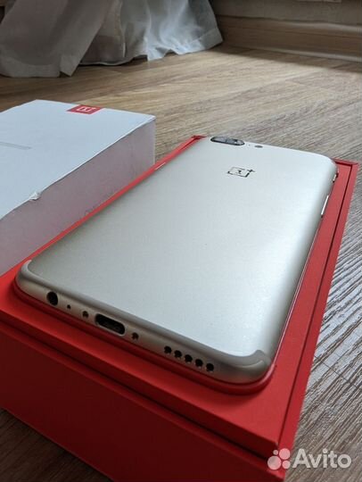 OnePlus 5, 6/64 ГБ