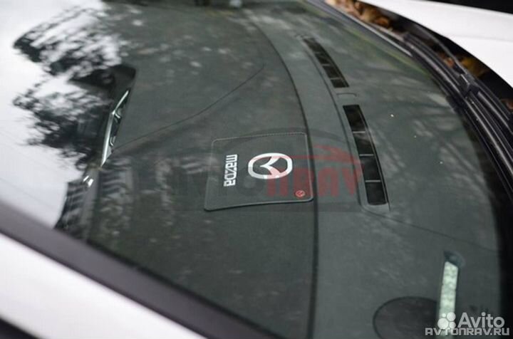 Противоскользящий коврик с логотипом авто