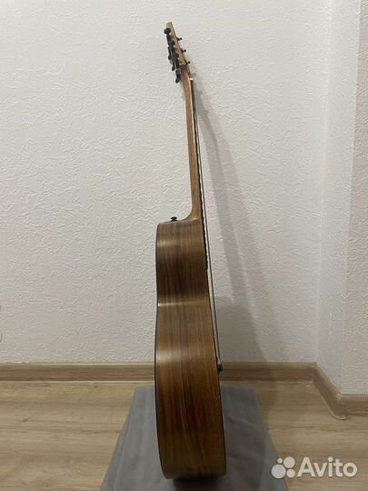 Акустическая гитара