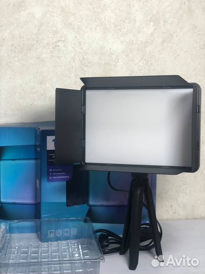 Светодиодный Видеосвет с штативом