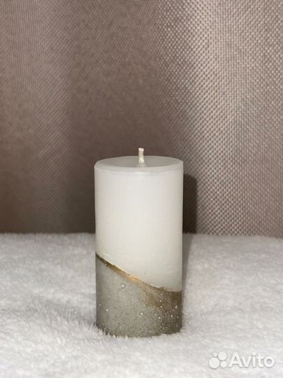 Свеча на бетоне