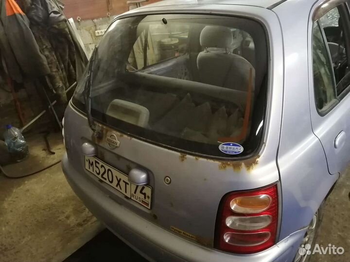 Крышка багажника Nissan march k11