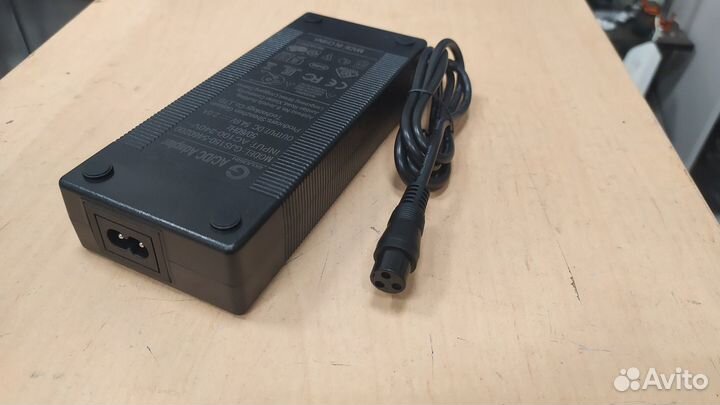 Зарядное устройство для электросамоката M4 Kugoo