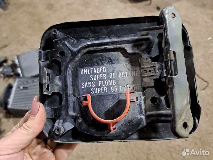 Лючок бензобака Nissan Almera N16