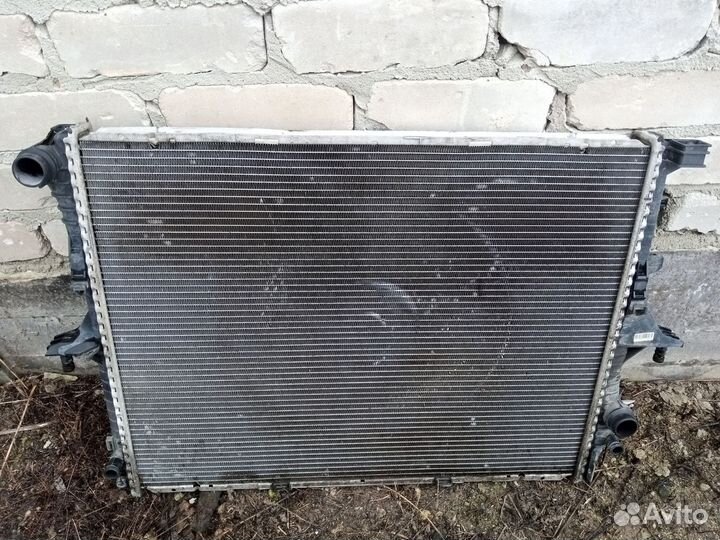 Радиатор на VW touareg 2008г