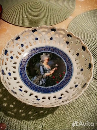 Конфетница фарфоровая