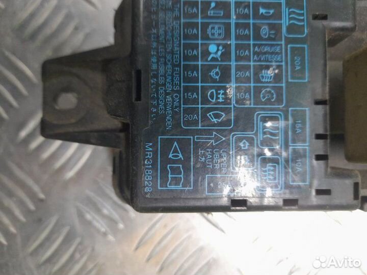 Блок предохранителей Mitsubishi Carisma седан 1.6