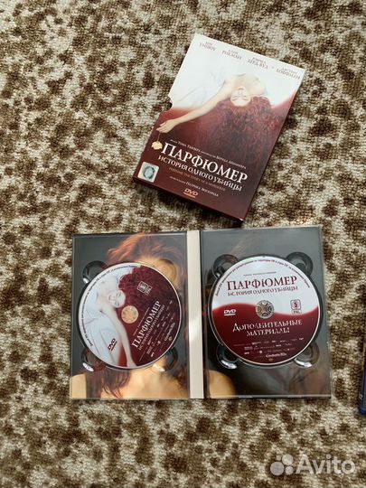 Коллекция DVD дисков с фильмами и сериалами