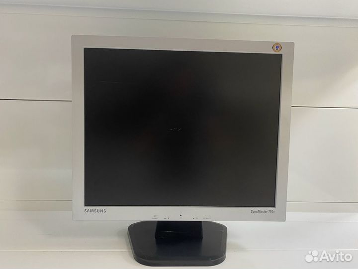 Монитор Samsung SyncMaster 710V