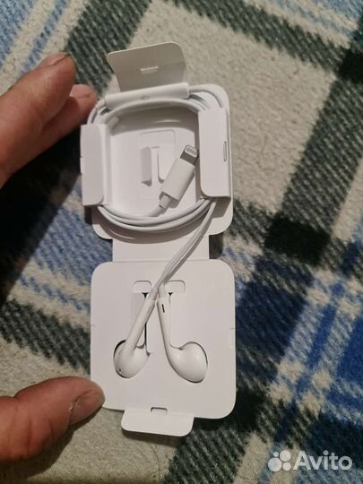 Наушники проводные на iPhone