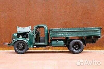 Остатки коллекции автомобилей в масштабе1:24