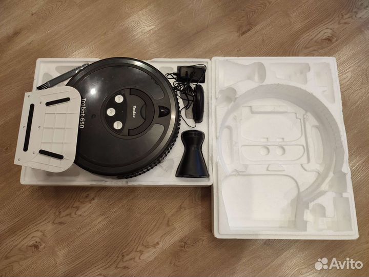 Робот пылесос Tesler Trobot-650