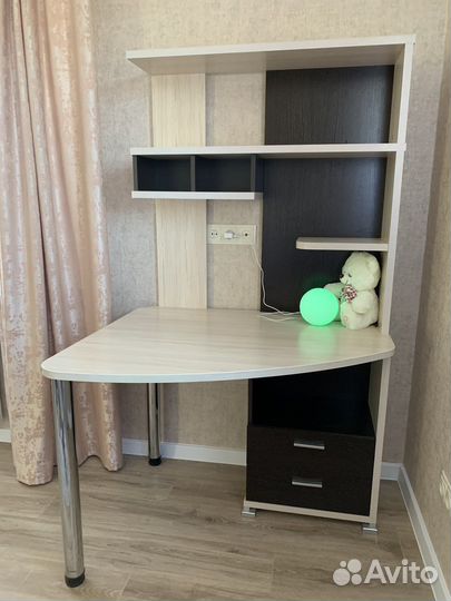 Угловой письменный стол