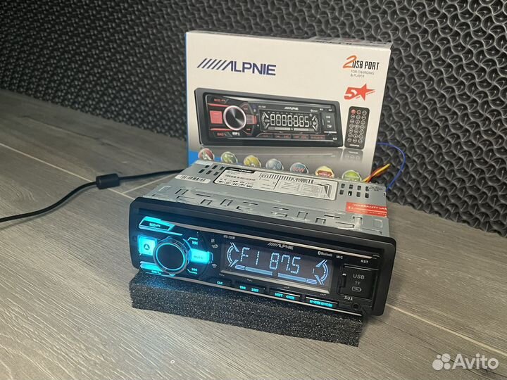 Громкая магнитола Alpine с блютузом