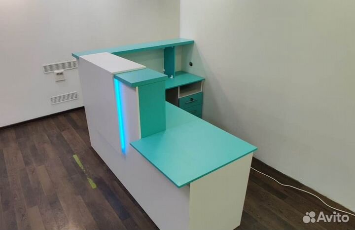 Стойка ресепшн угловая с подсветкой