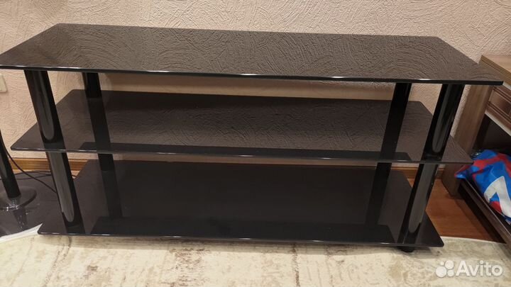 Стеклянный столик под тв
