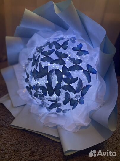 Светящийся букет из бабочек