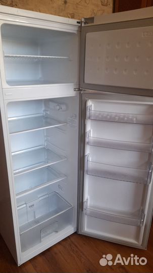 Холодильник с морозильником Beko DSF5240M00W белый