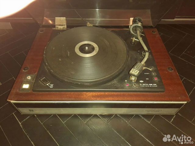 Проигрыватель виниловых дисков Радиотехника-001