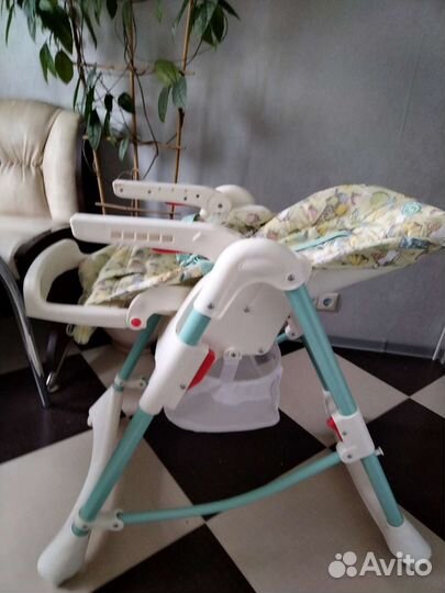 Стульчик для кормления Happy Baby Kevin