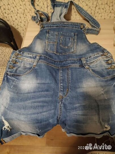 Джинсовый комбинезон